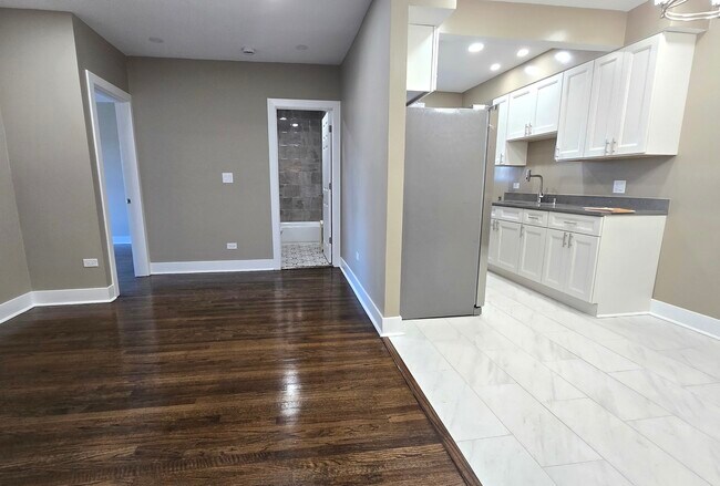 Photo - 3051 N Austin Ave Unit 2F