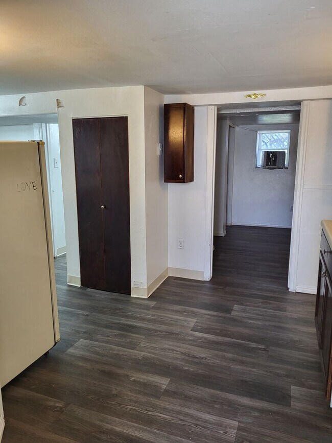 Photo - 305-305 W 11th St Unidad 303 W. 11th Street