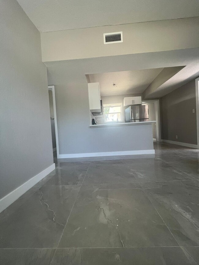 Photo - 550 Seagrape Rd