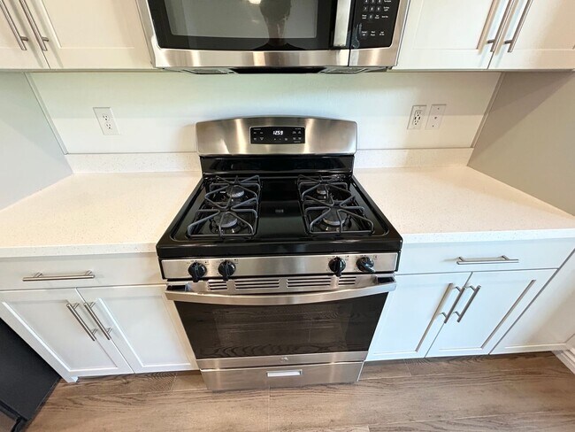 Photo - 3/BD 3/BA Stylish Summerlin West Townhome ...