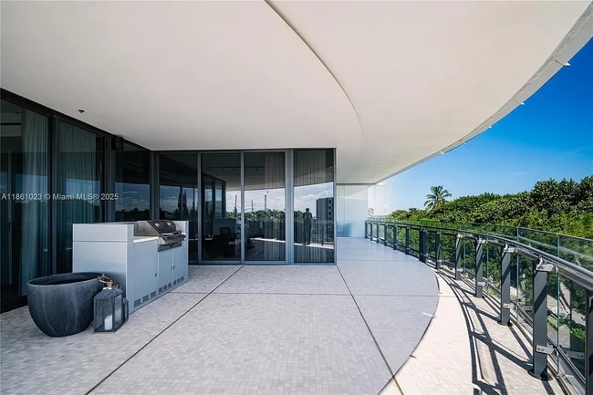 Building Photo - 8701 Collins Ave Unit #306 Rental