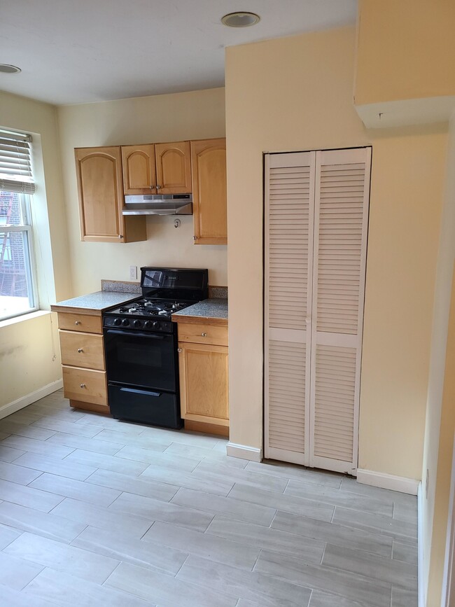 Photo - 220 Hanover St