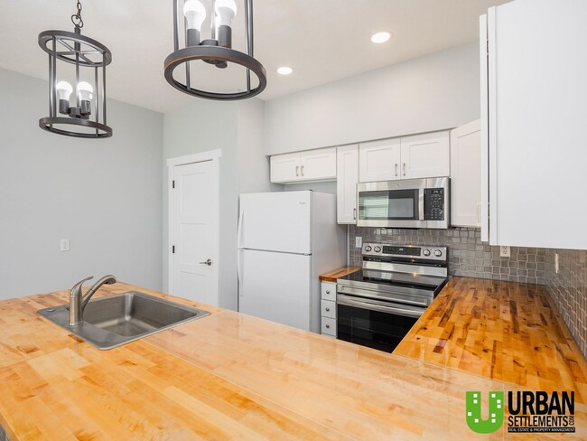 Photo - Bright 2 Bedroom Condo in Beautiful Libert...