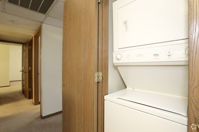 2 Bedroom - In-unit Laundry - 1007 Arlene