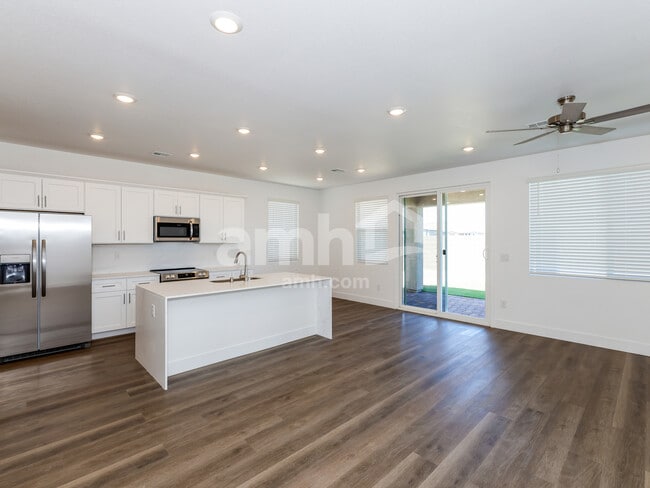 Photo - 9572 Marchmont Rd