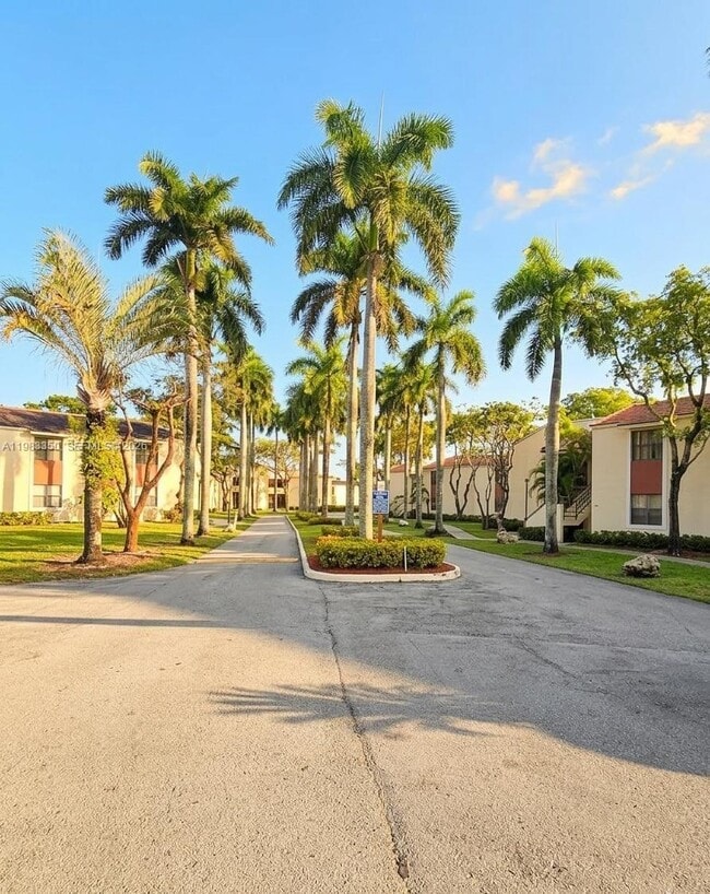 Photo - 20130 NE 3rd Ct Unidad 6