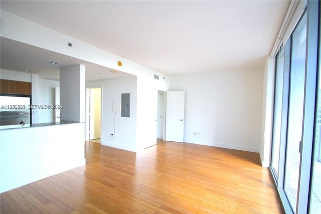 Photo - 1050 Brickell Ave Unidad 1812