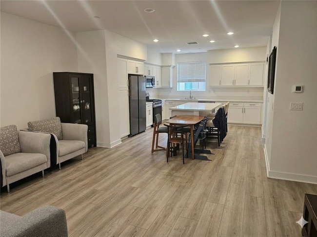 11737 Florence Ave Unit 6
