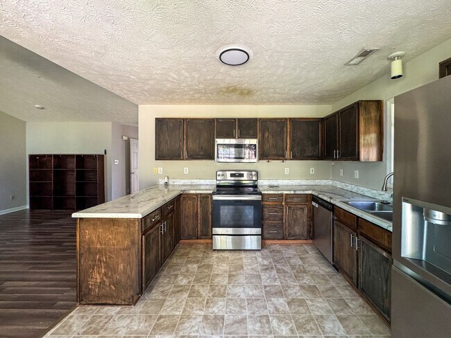 Photo - Charming 3 Bed 2 Bath Plus Bonus Room in Raeford