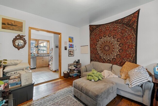 Photo - 72 Empire St Unit #1