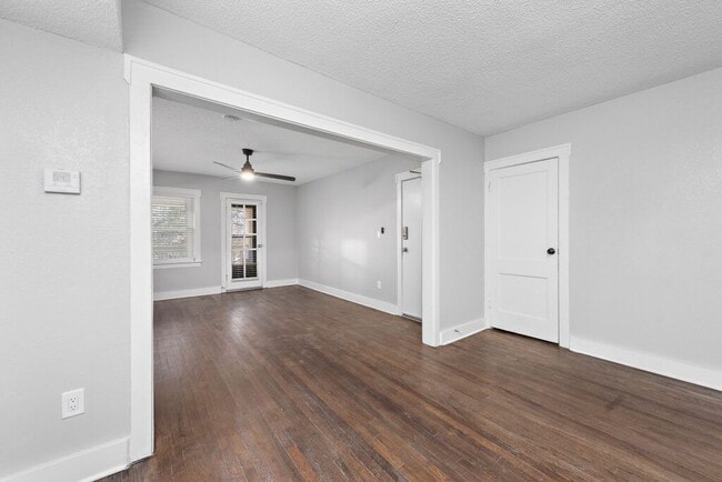 2805 CHARLOTTE