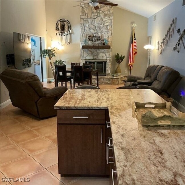 Photo - 882 Bluebird St