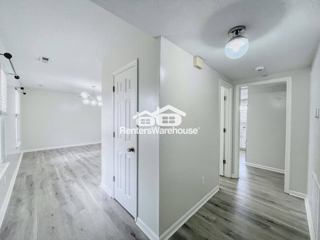 Photo - 835 Deer Path Trail