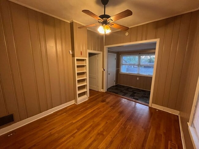 Photo - 104 S Walnut St
