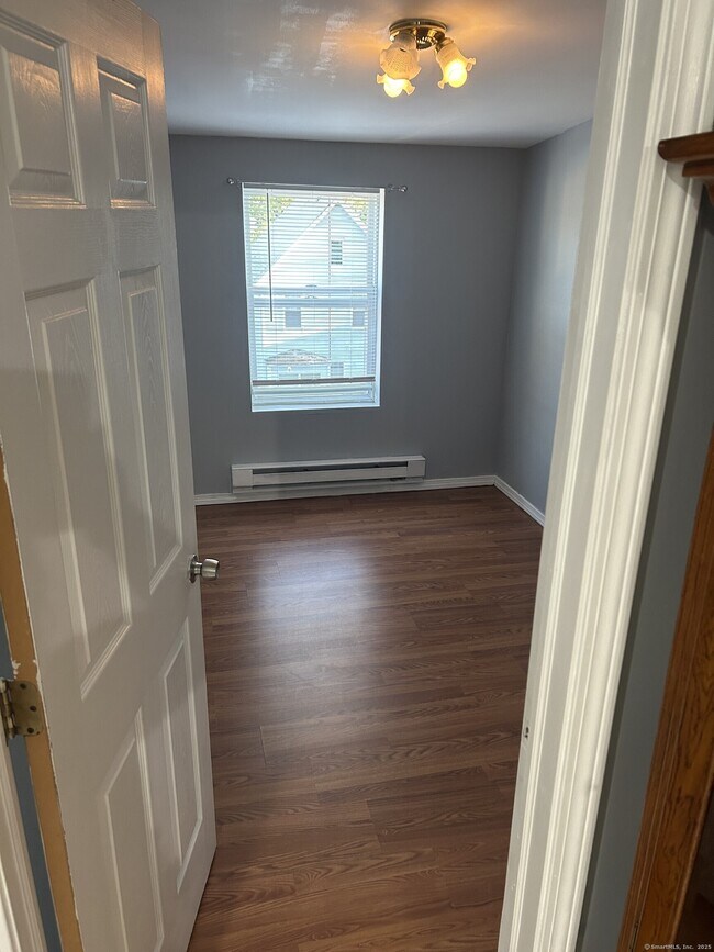 Photo - 280 Bassett St