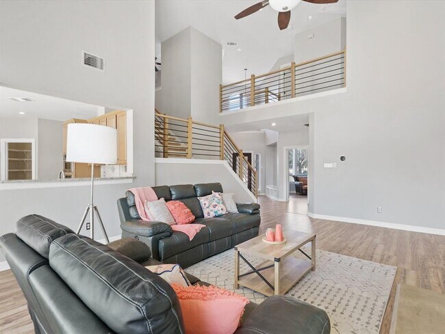 Photo - 1005 Overlook Bend