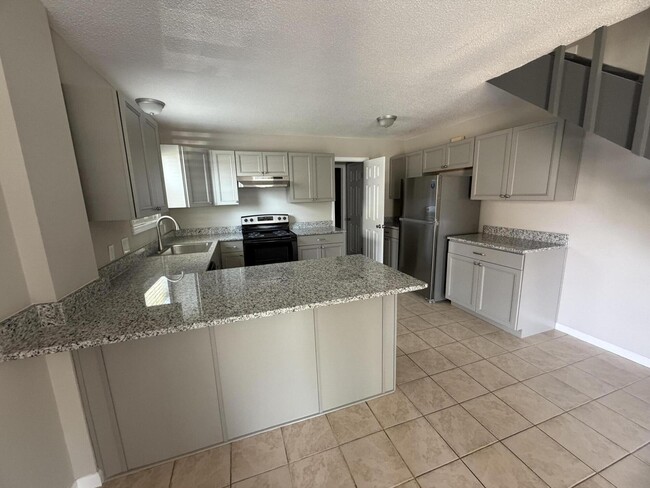 Photo - 124 Hampton Dr