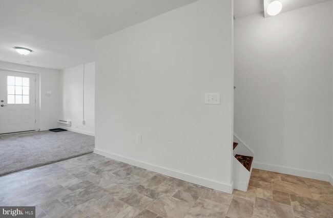 806 W Main St
