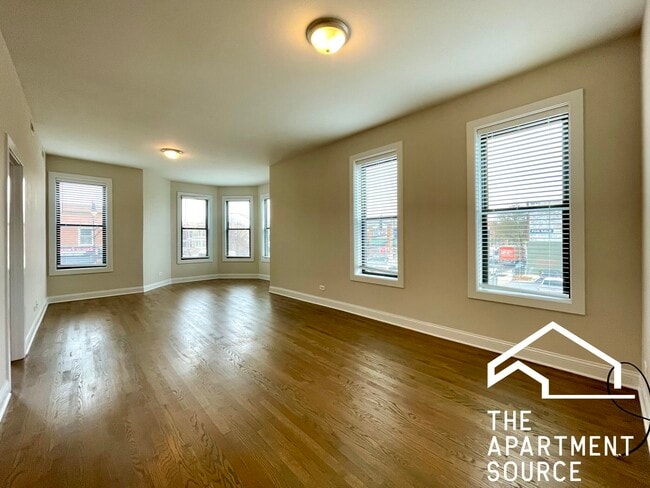 Photo - 3401 W Fullerton Ave Unit 2