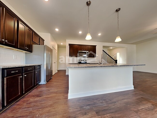 Photo - 845 Headland Wy