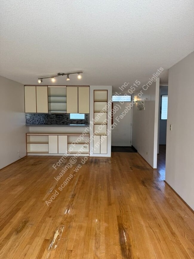 Photo - Pet Friendly 2-Bedroom With in Unit Laundry Apartment with Pool & Covered Parking in Honolulu! Unidad 214