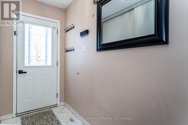 Photo - 660 Harvey Ave