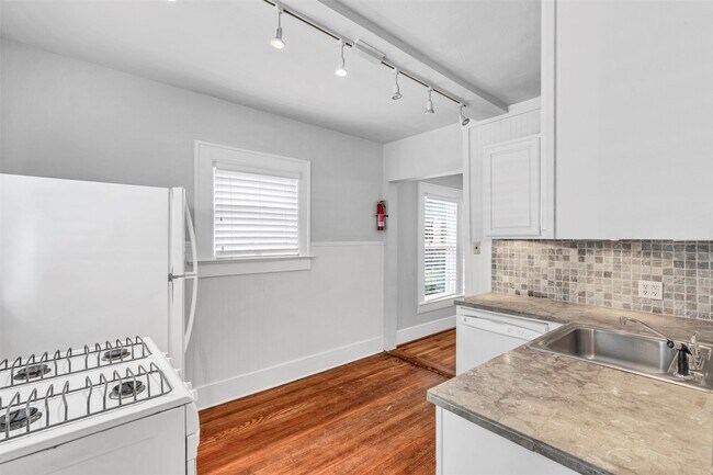 Photo - 1320 W Pierce St Unit 4