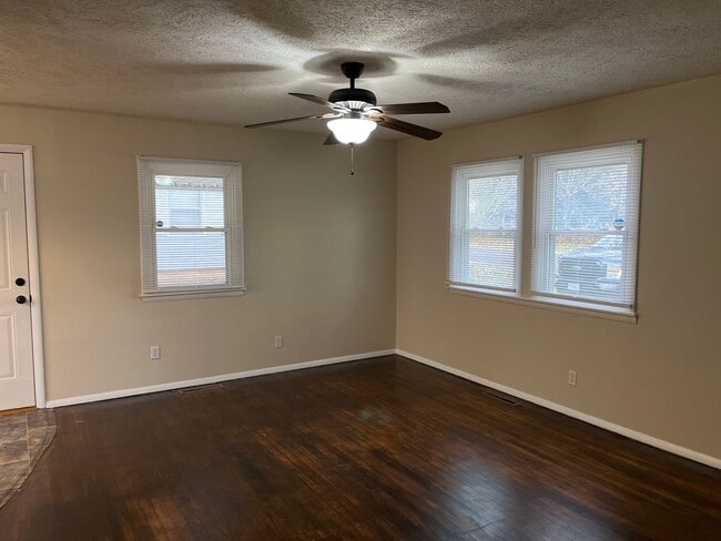 Photo - Centrally located 3 bedroom bungalow READY NOW!