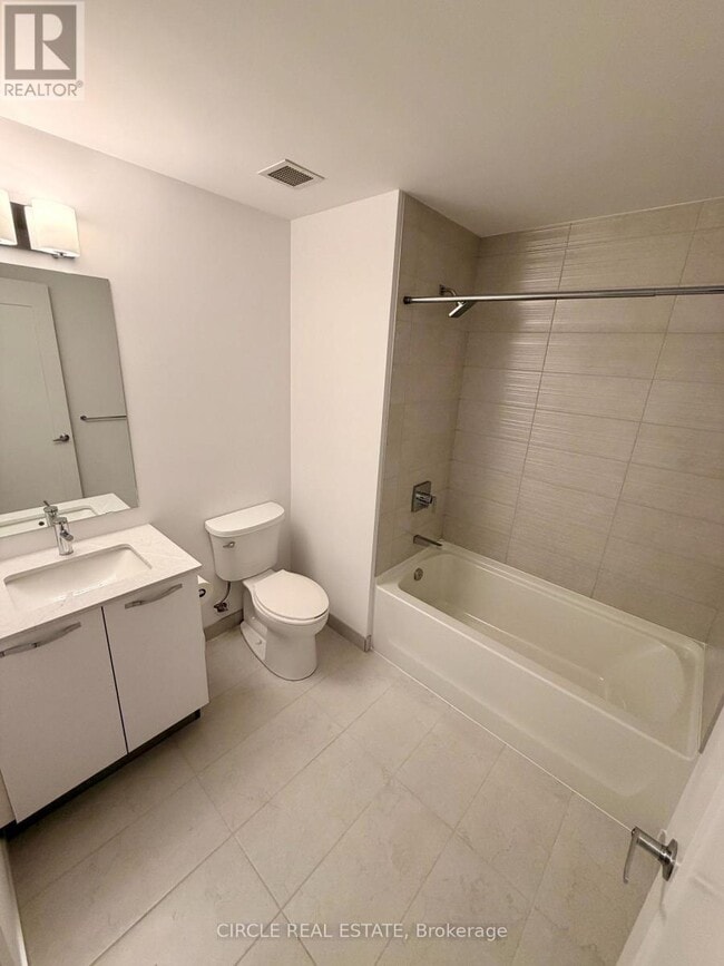 Photo - 75 James St S