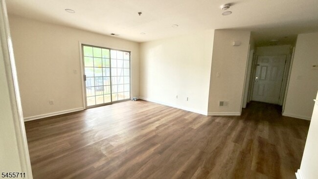 Photo - 517 Waterford Dr