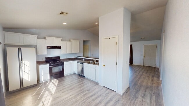 Photo - 1101 W 24th St N