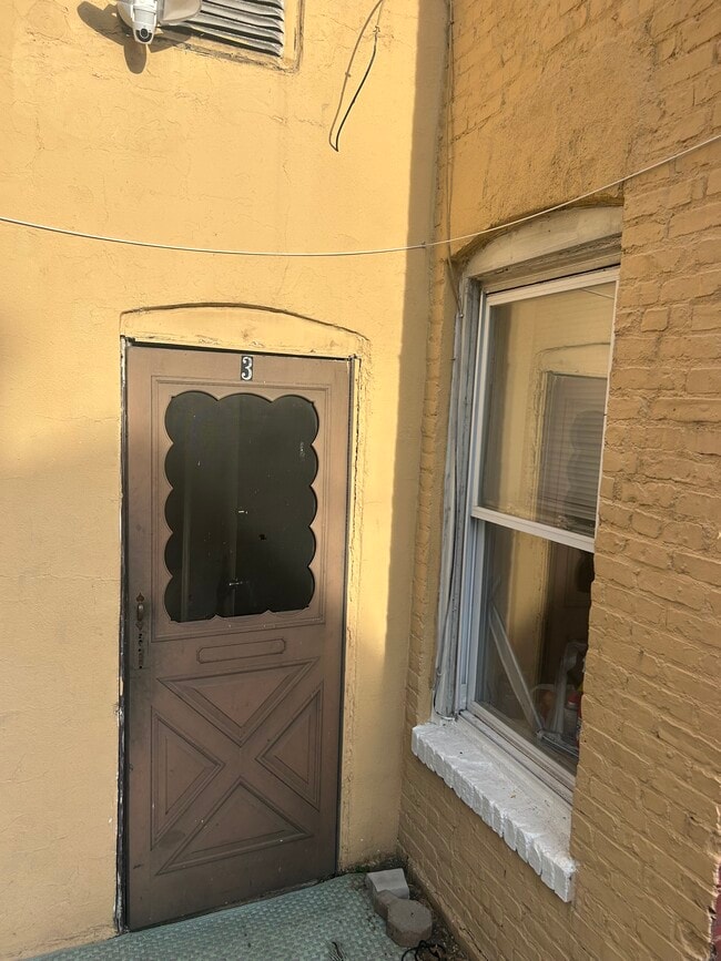 Apartment #3 entry door - 1001 Vauxhall Rd Unit Union apartment 3