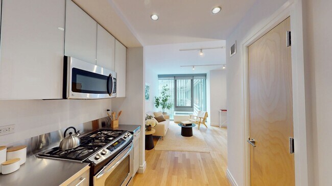 Photo - 553 W 53rd St Unidad 1412