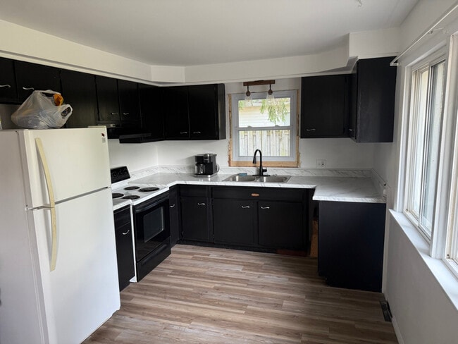 Photo - 327 N 6th St