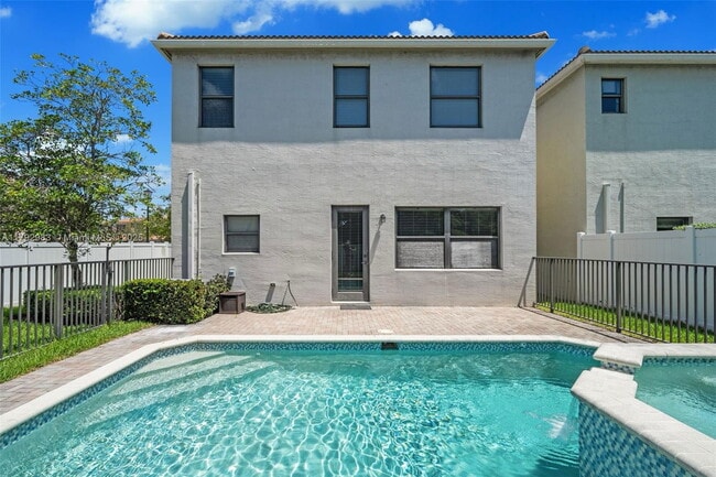 Photo - 830 NE 191st St Casa