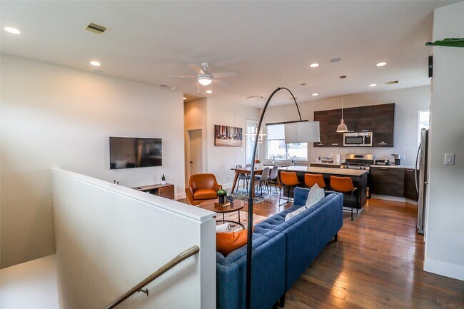 Photo - 2306 Wipprecht St