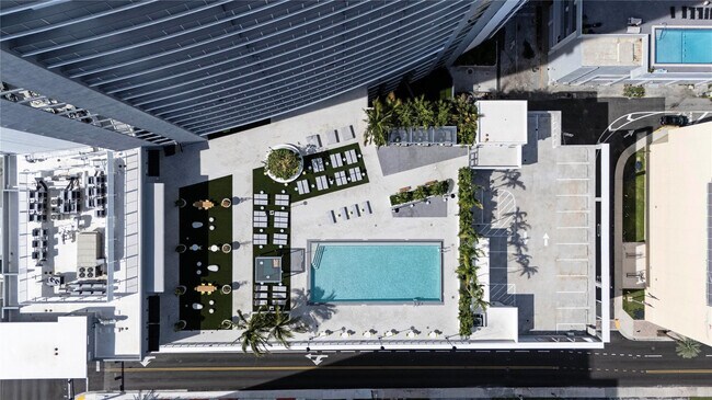 Photo - 1770 S Young Cir Unidad 1008