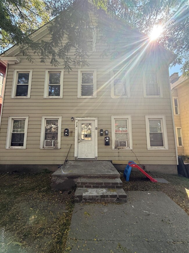 Building Photo - 714 Main St Unit 2E