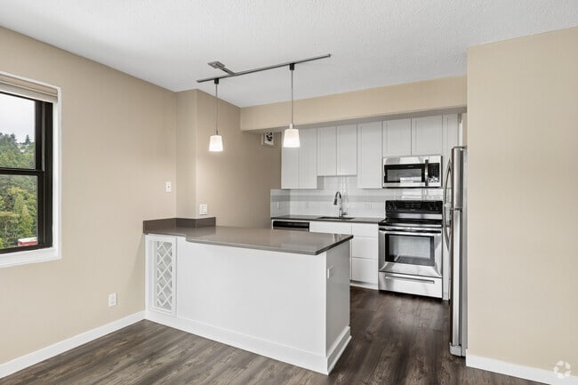 Interior Photo - 735 St. Clair