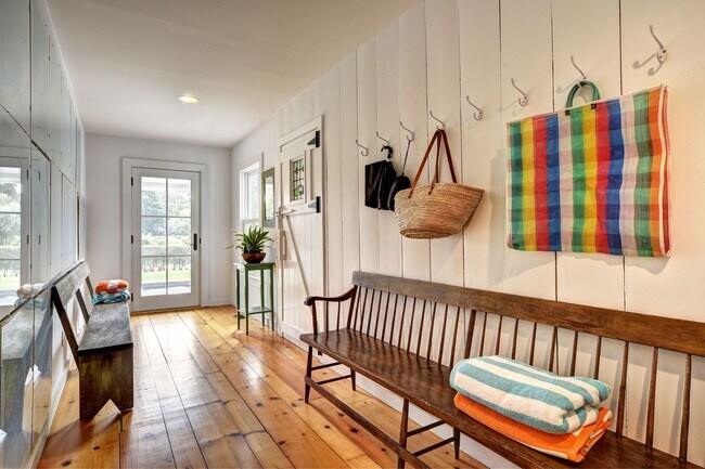 Photo - 5 Hayseed Way