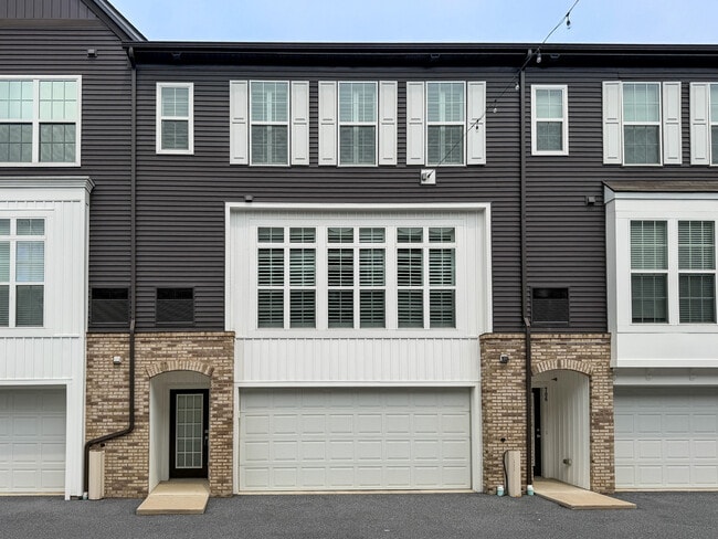 Photo - 708 Mayer Pl