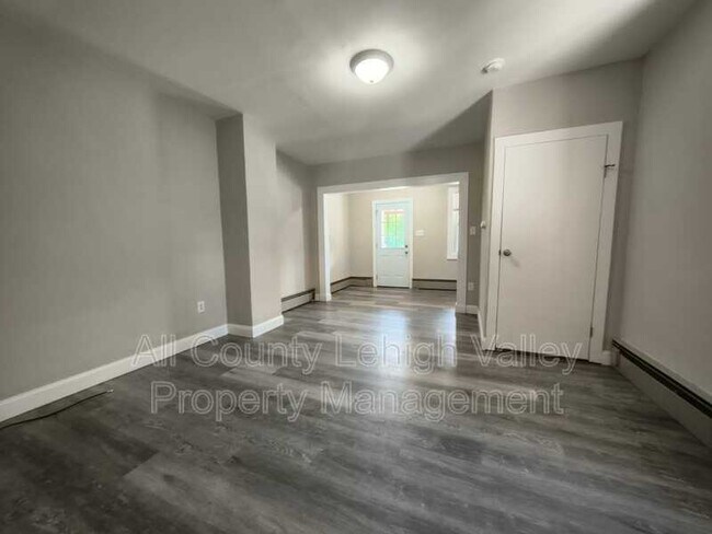 Photo - 639 Washington St