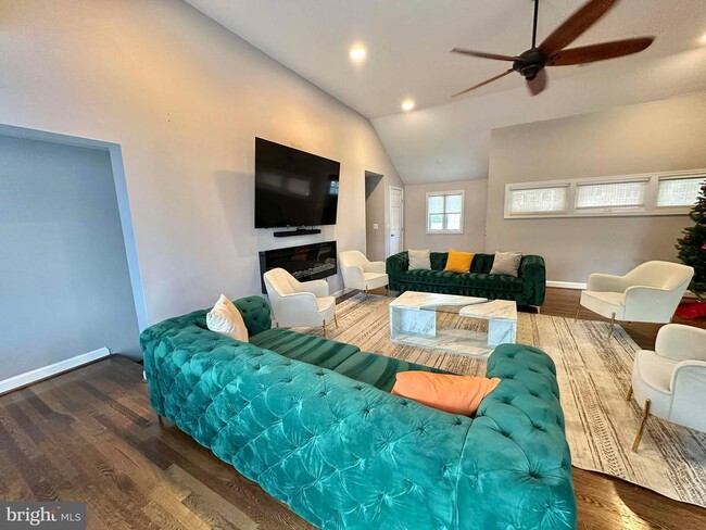 Photo - 5400 Williamsburg Blvd