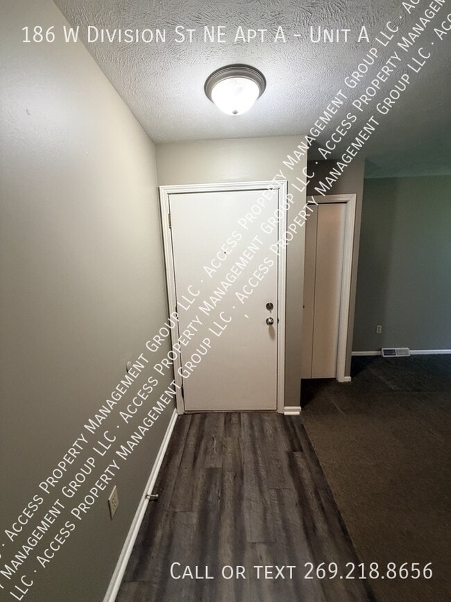 Photo - 186 W Division St NE