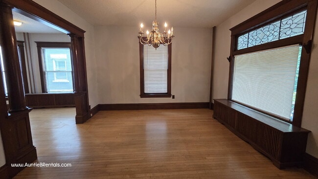 Photo - 3 bed - 1 bath One block from Grand Ave in St. Paul Unit # 1 (main level)