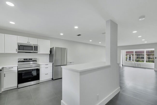 868 Worcester Ln