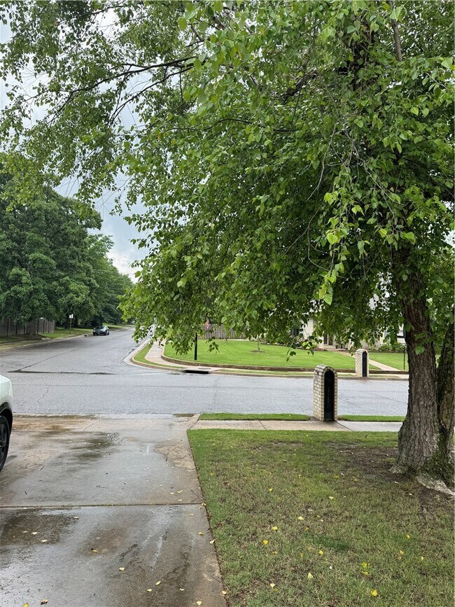 Photo - 82 E Cydnee St