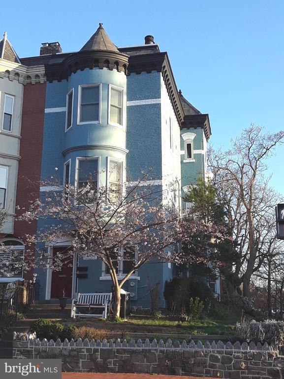 Photo - 323 1/2 E St NE Townhome