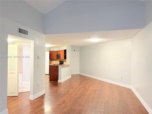 Photo - 6280 NW 186th St Unidad 315