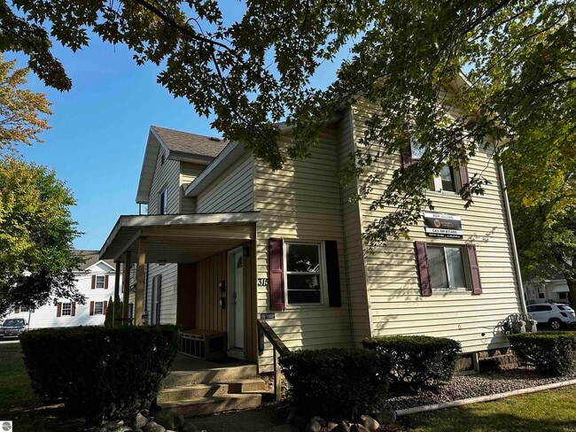 Photo - 315 E Bellows St
